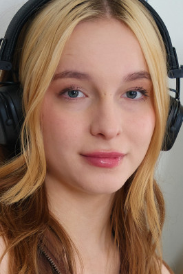Molly Stone from TMWVRNET